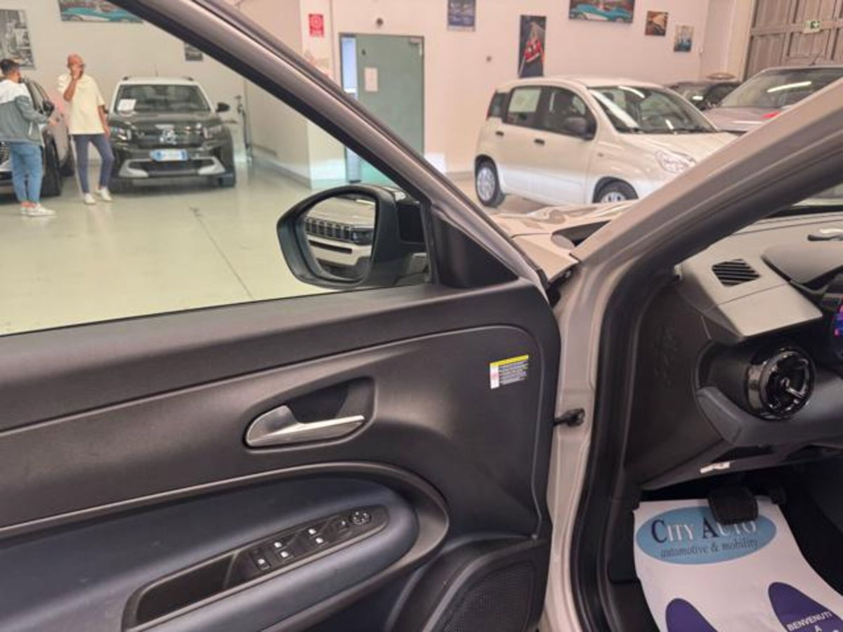 Alfa Romeo Junior 1.2 ibrida 145cv edct6 (8)