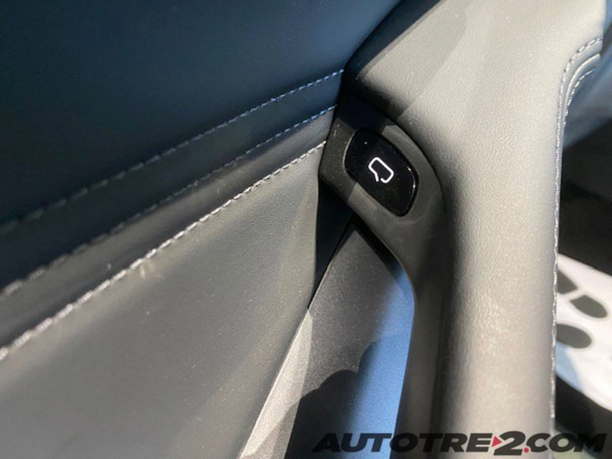 Omoda Omoda 9 SHS-P 1.5 tgdi phev Premium i-awd dht (18)