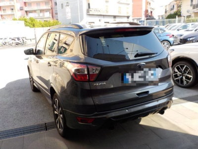 Ford Kuga 1.5 TDCI 120 CV S&S 2WD ST-Line (11)
