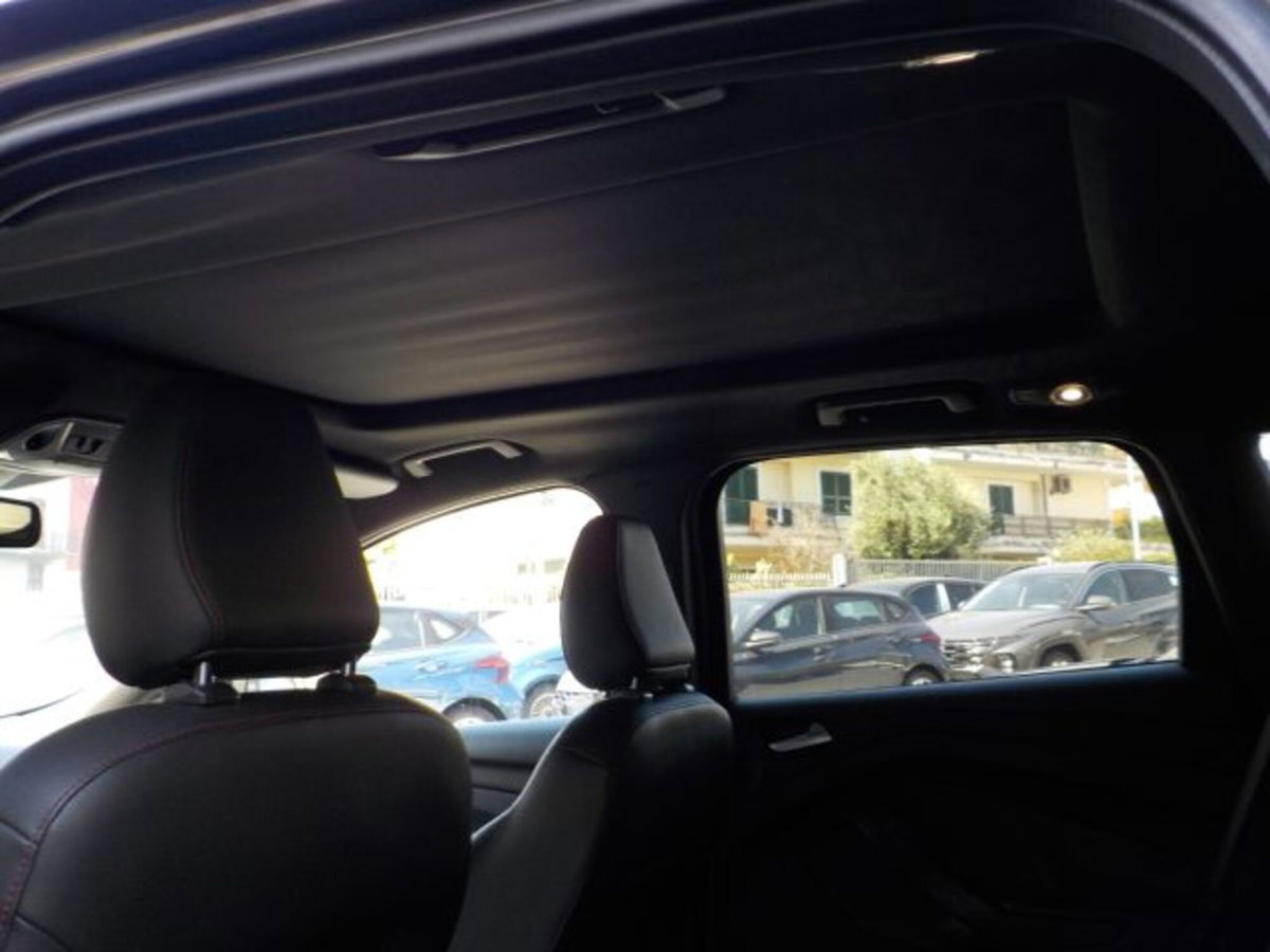 Ford Kuga 1.5 TDCI 120 CV S&S 2WD ST-Line (8)