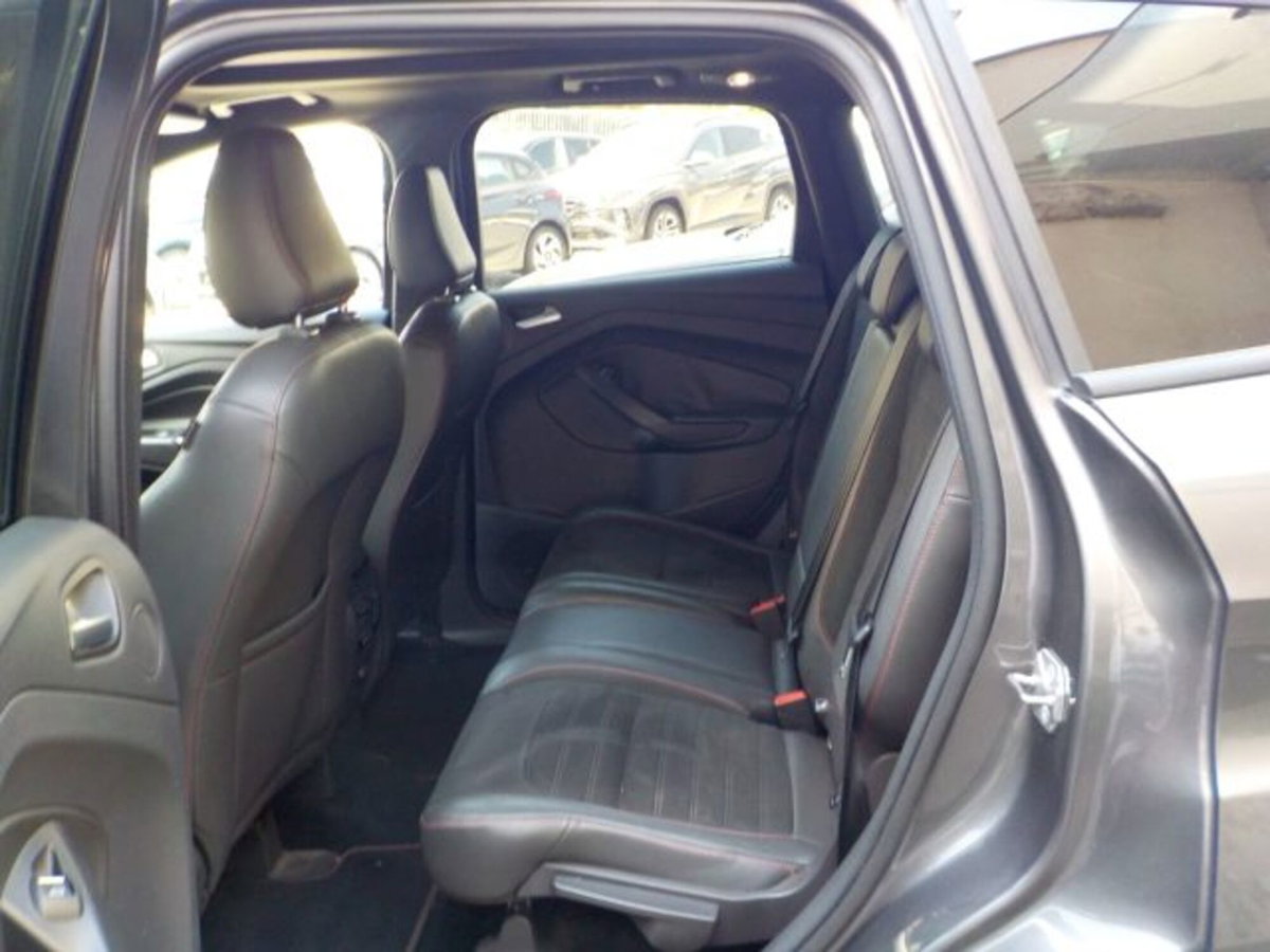Ford Kuga 1.5 TDCI 120 CV S&S 2WD ST-Line (9)
