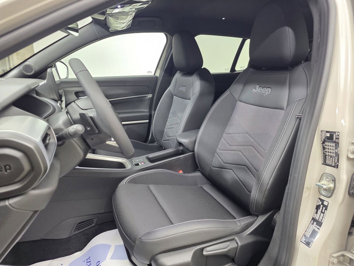 Jeep Avenger 1.2 turbo e-hybrid mhev Summit fwd 110cv edct6 (10)