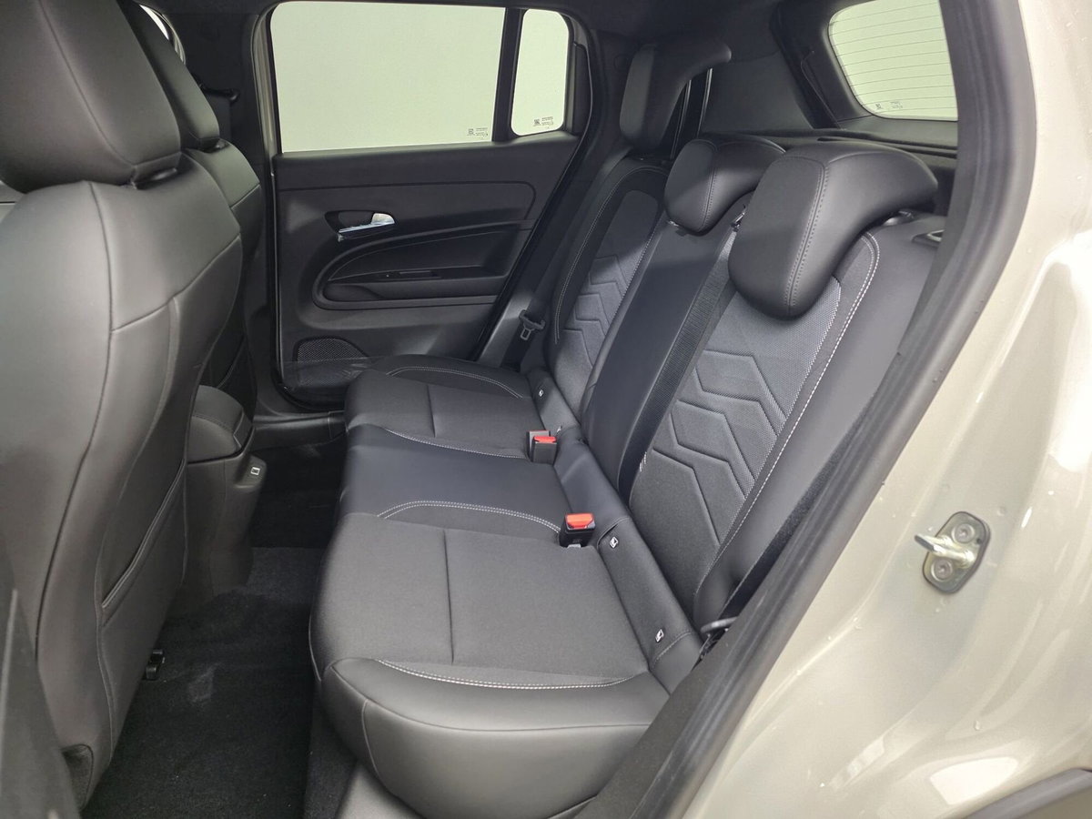 Jeep Avenger 1.2 turbo e-hybrid mhev Summit fwd 110cv edct6 (11)