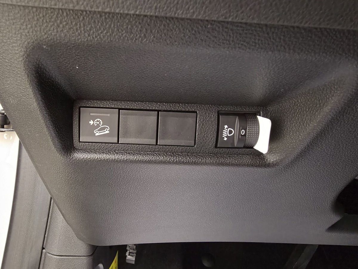 Jeep Avenger 1.2 turbo e-hybrid mhev Summit fwd 110cv edct6 (20)