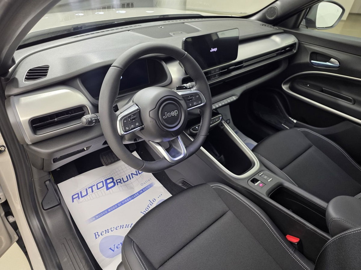 Jeep Avenger 1.2 turbo e-hybrid mhev Summit fwd 110cv edct6 (9)