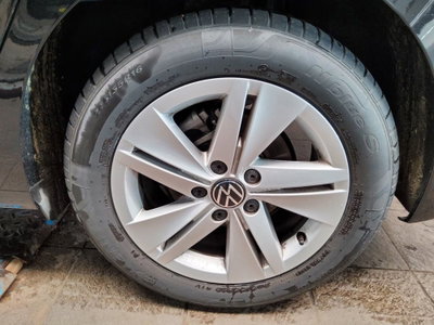 Volkswagen Golf 2.0 TDI SCR Life (9)