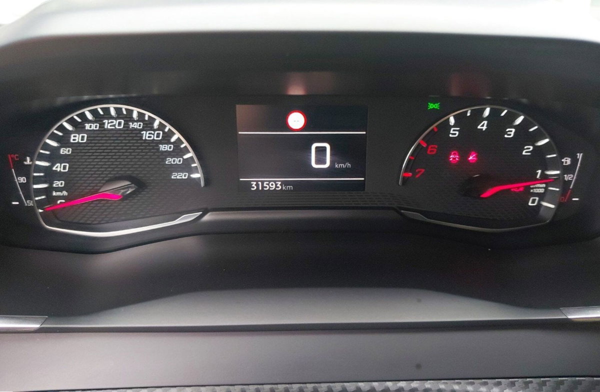 Peugeot 2008 1.2 turbo Allure 100cv (12)