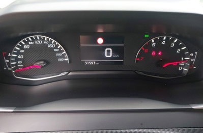 Peugeot 2008 1.2 turbo Allure 100cv (12)