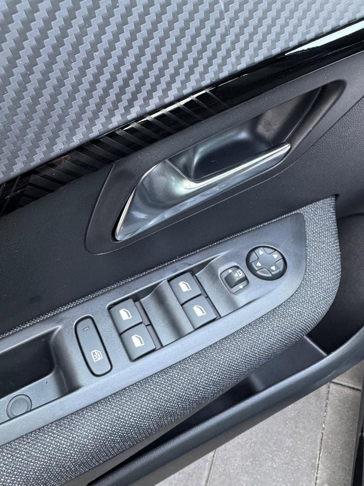 Peugeot 208 PureTech 100 Stop&Start 5 porte GT (8)