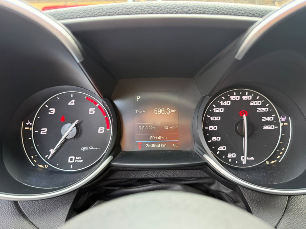 Alfa Romeo Giulia 2.2 Turbodiesel 150 CV (11)