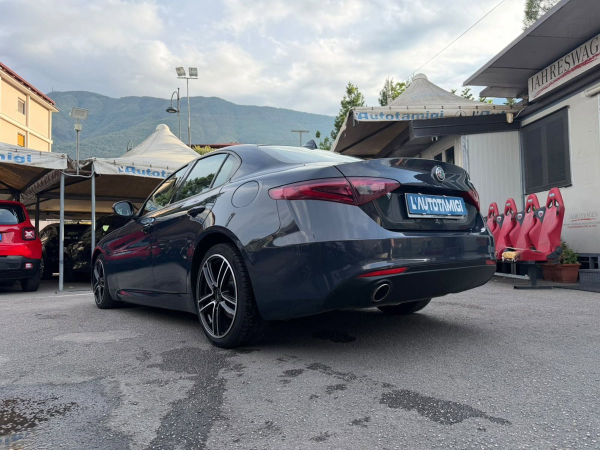Alfa Romeo Giulia 2.2 Turbodiesel 150 CV (3)