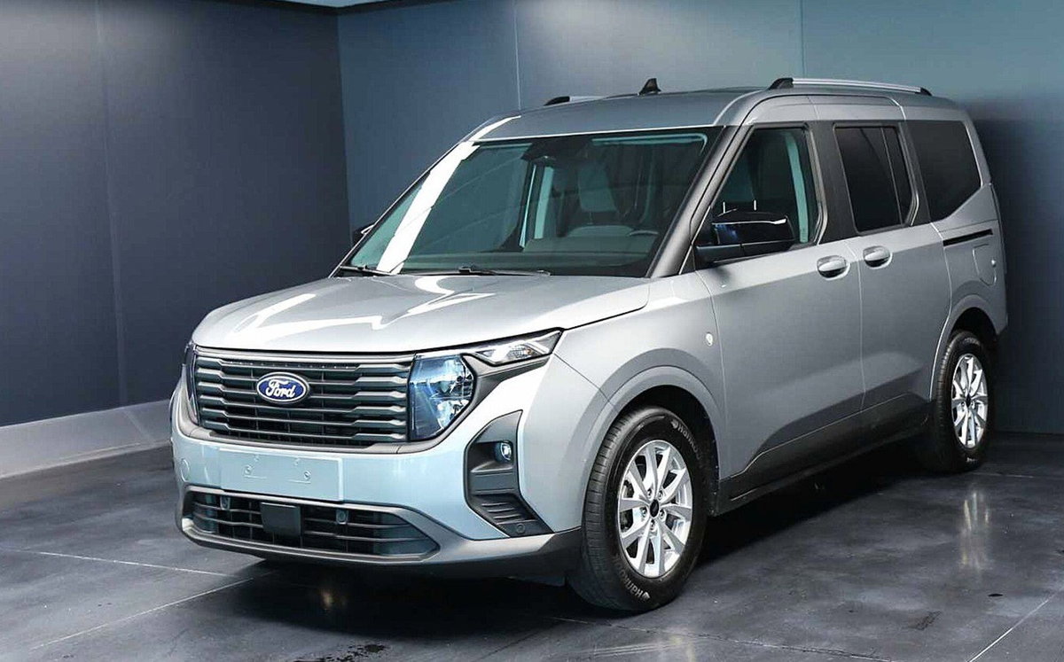 Ford Tourneo Courier 1.0 ecoboost 125cv Titanium powershift (2)
