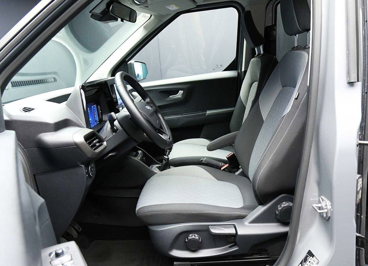 Ford Tourneo Courier 1.0 ecoboost 125cv Titanium powershift (3)