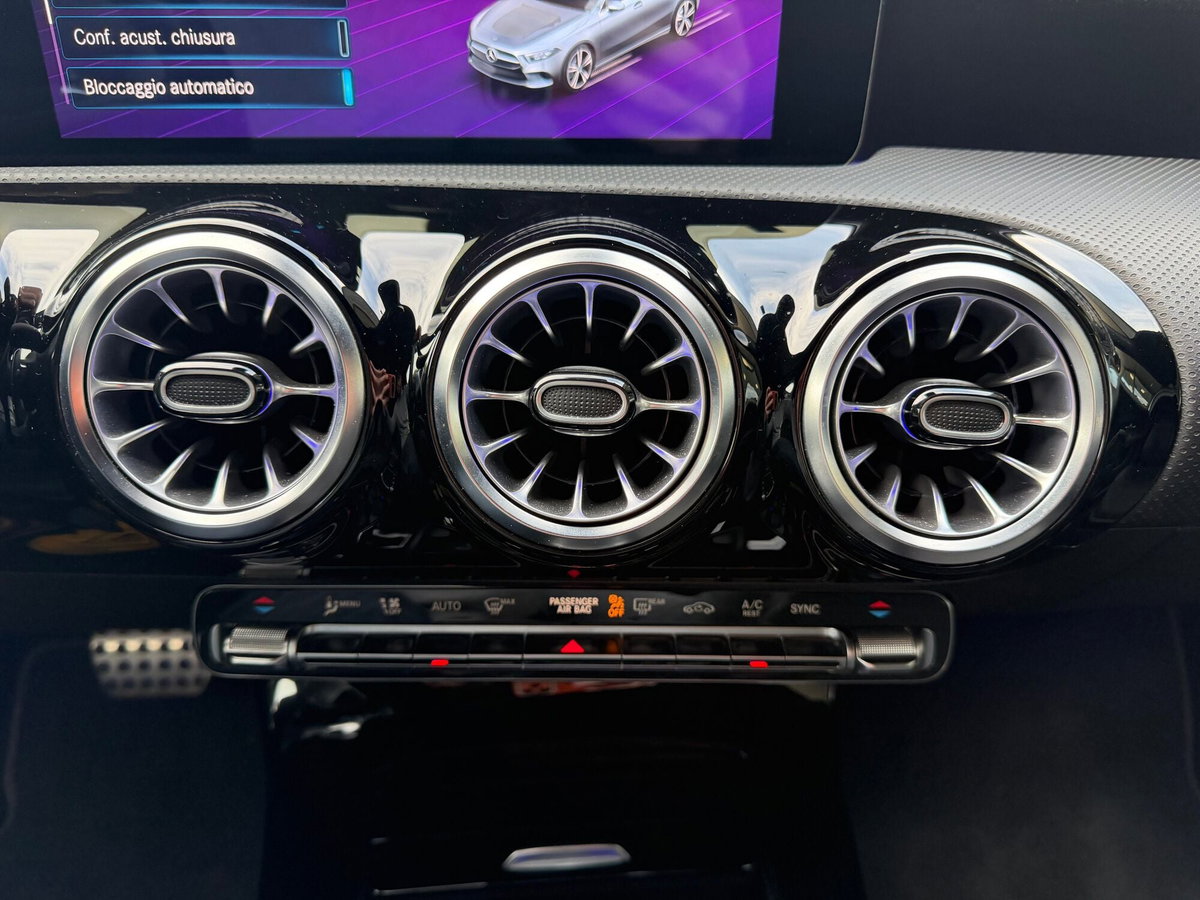Mercedes-Benz Classe A 180 d Premium (12)