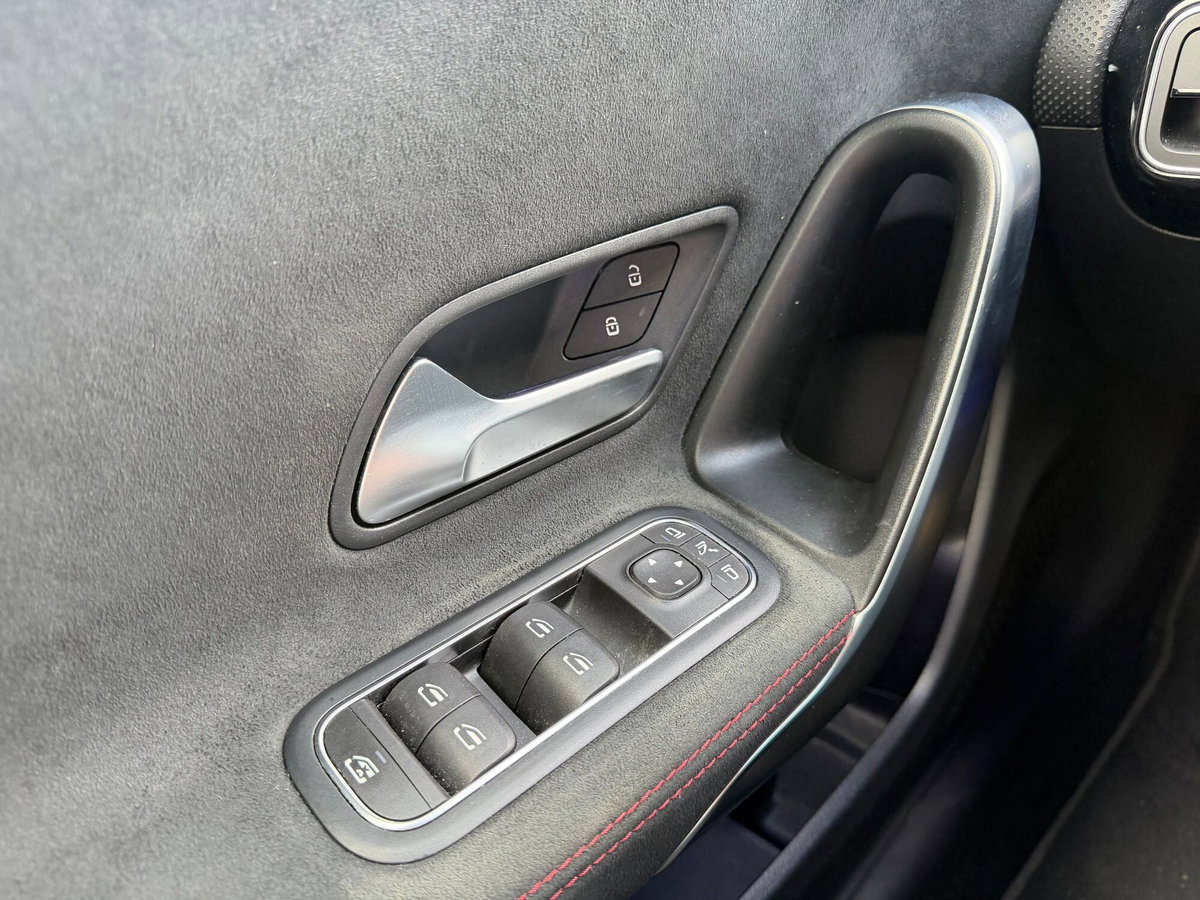 Mercedes-Benz Classe A 180 d Premium (9)