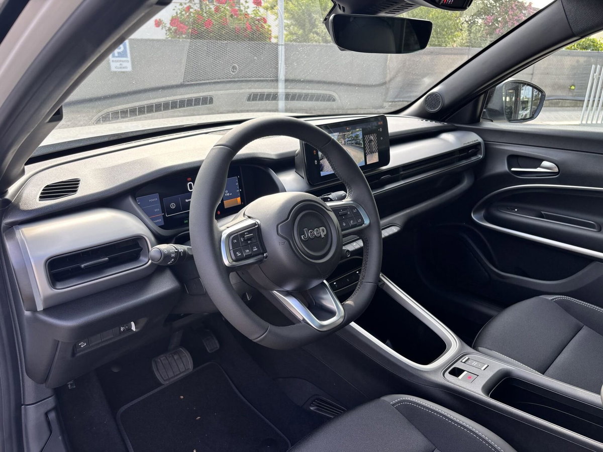 Jeep Avenger 1.2 turbo e-hybrid mhev Summit fwd 110cv edct6 (12)