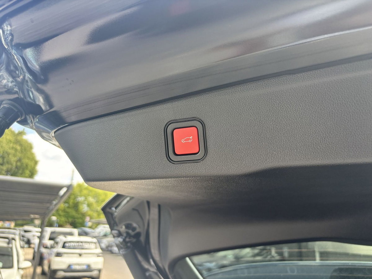 Jeep Avenger 1.2 turbo e-hybrid mhev Summit fwd 110cv edct6 (8)
