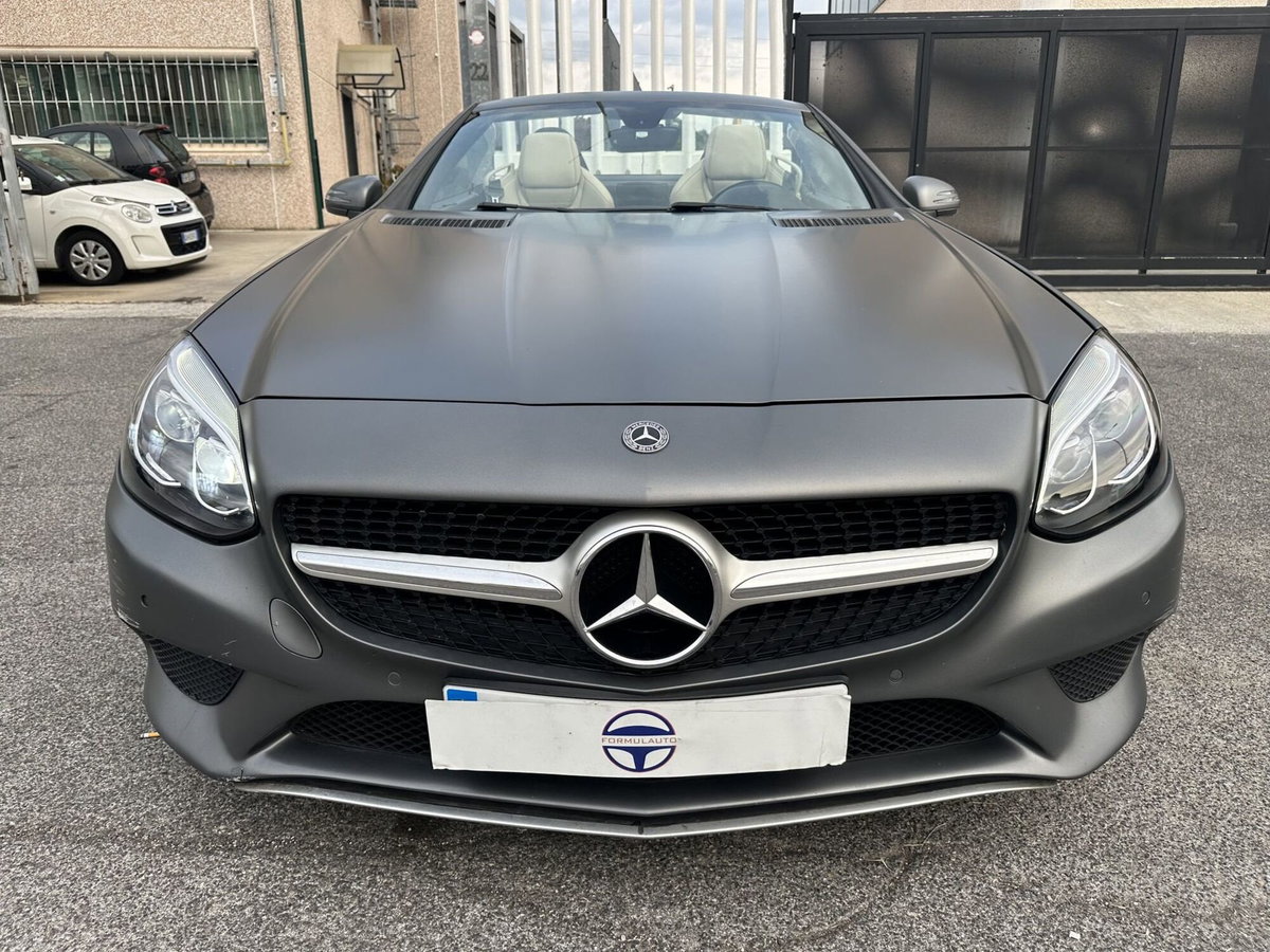 Mercedes-Benz SLC 300 AMG line (2)