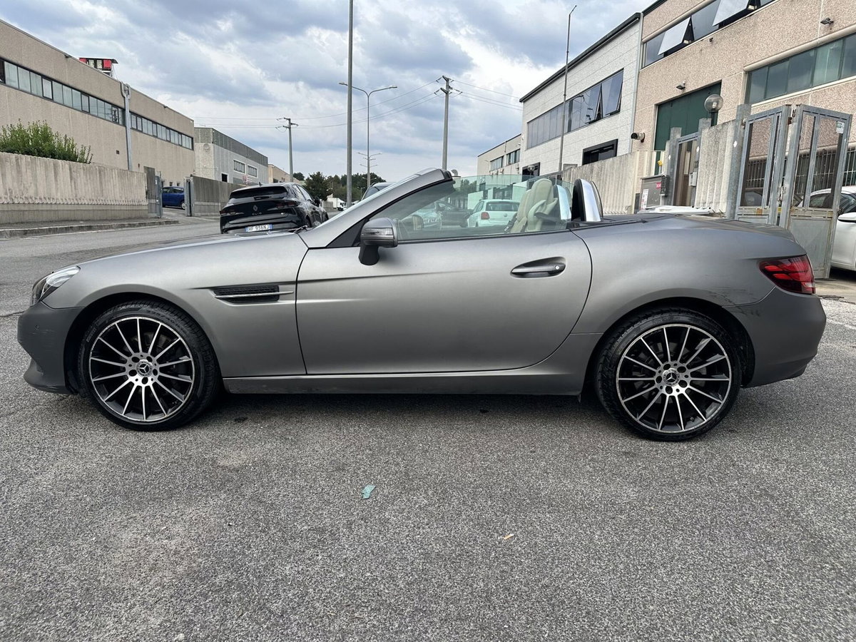 Mercedes-Benz SLC 300 AMG line (3)