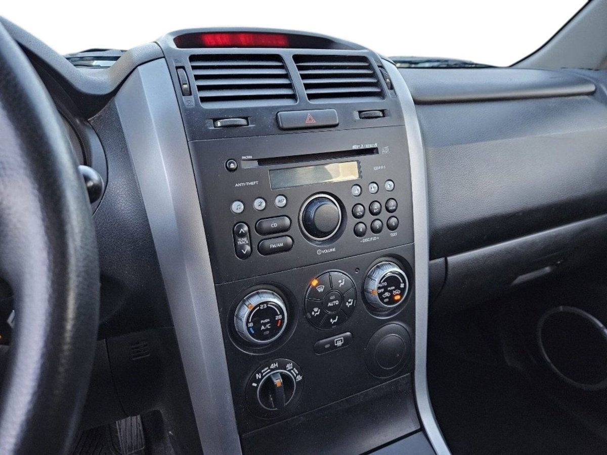 Suzuki Grand Vitara 1.9 DDiS 5 porte Crossover (14)