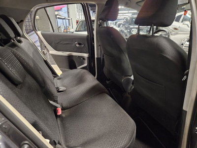 Toyota Yaris 1.3 5 porte Sol (10)