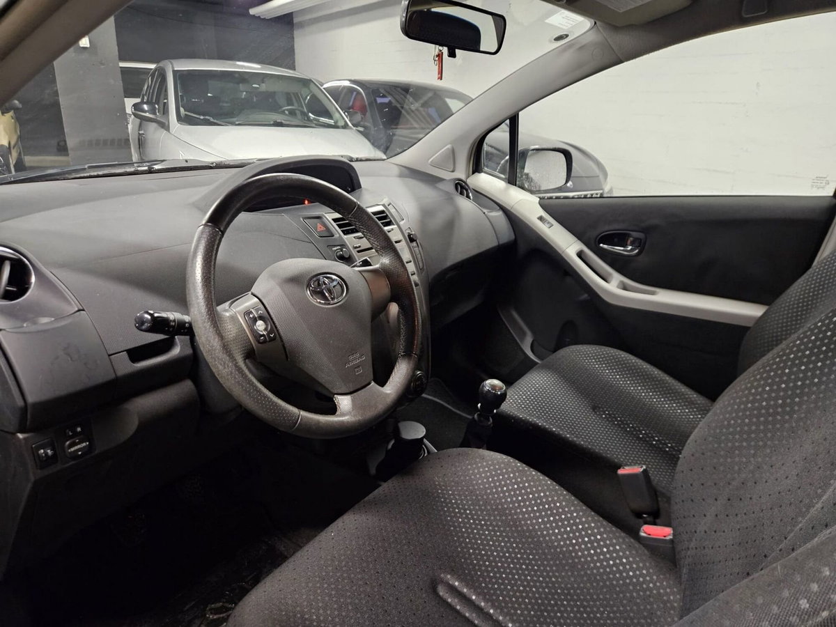Toyota Yaris 1.3 5 porte Sol (5)