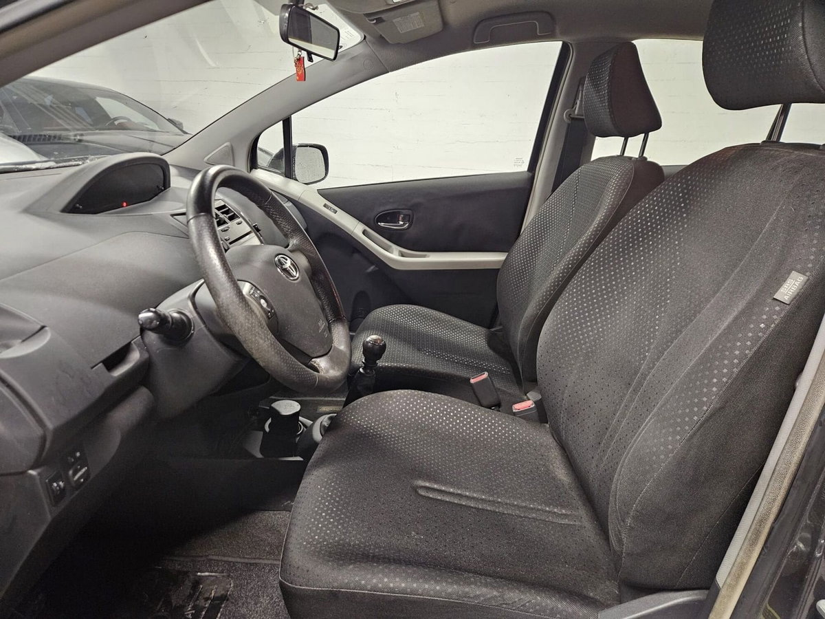 Toyota Yaris 1.3 5 porte Sol (6)
