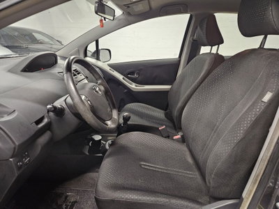 Toyota Yaris 1.3 5 porte Sol (6)