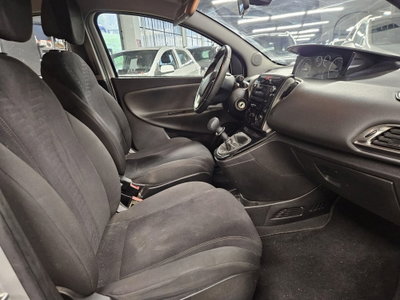 Lancia Ypsilon 1.2 69 CV 5 porte Silver (10)