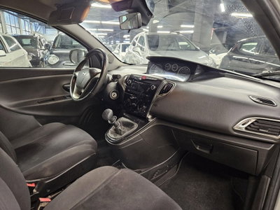 Lancia Ypsilon 1.2 69 CV 5 porte Silver (11)