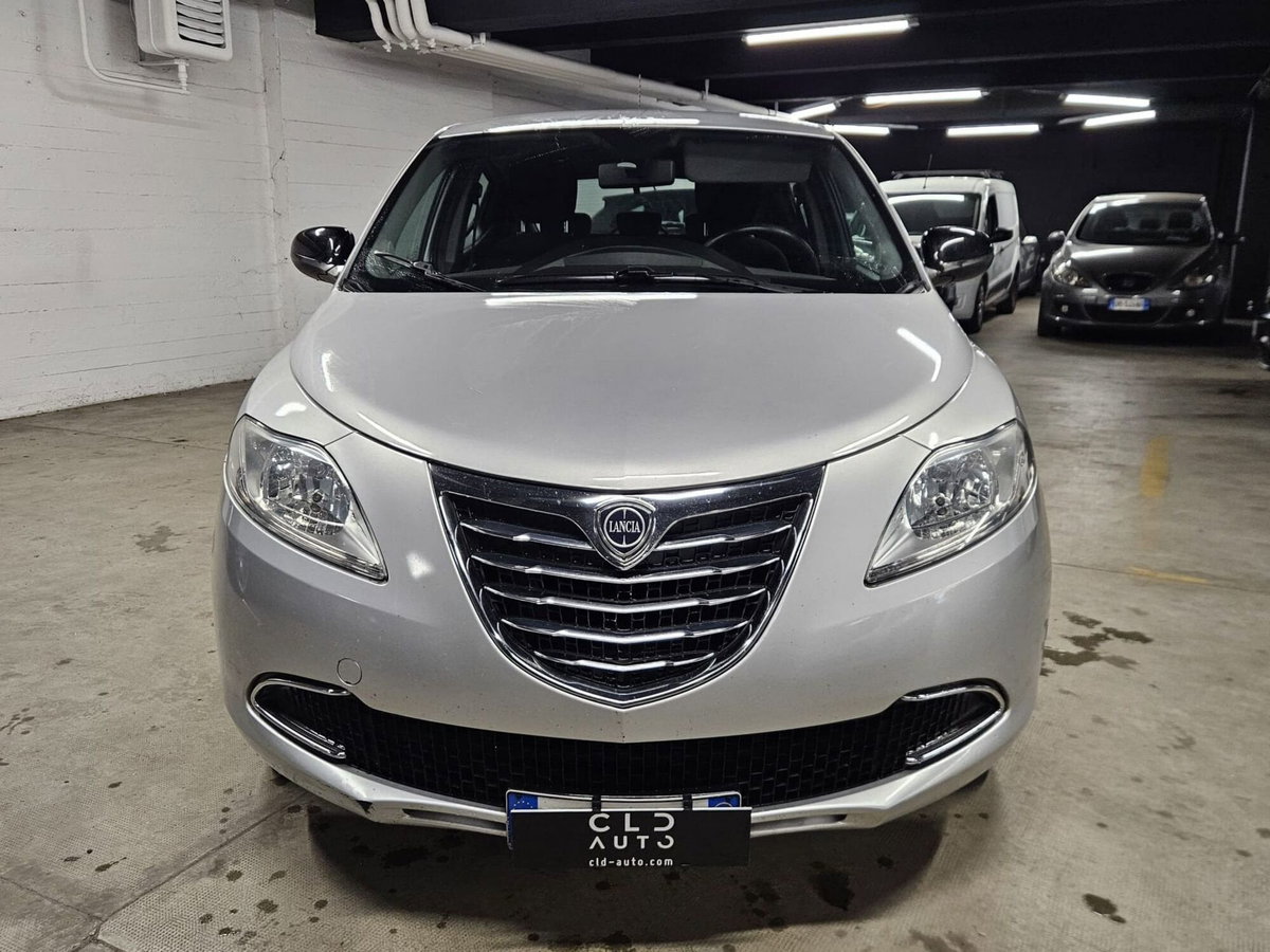 Lancia Ypsilon 1.2 69 CV 5 porte Silver (2)