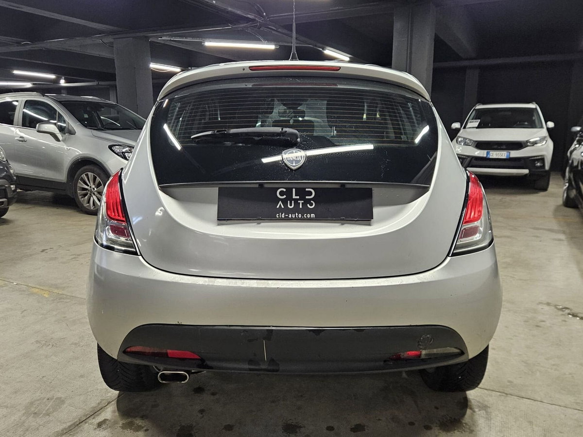 Lancia Ypsilon 1.2 69 CV 5 porte Silver (5)
