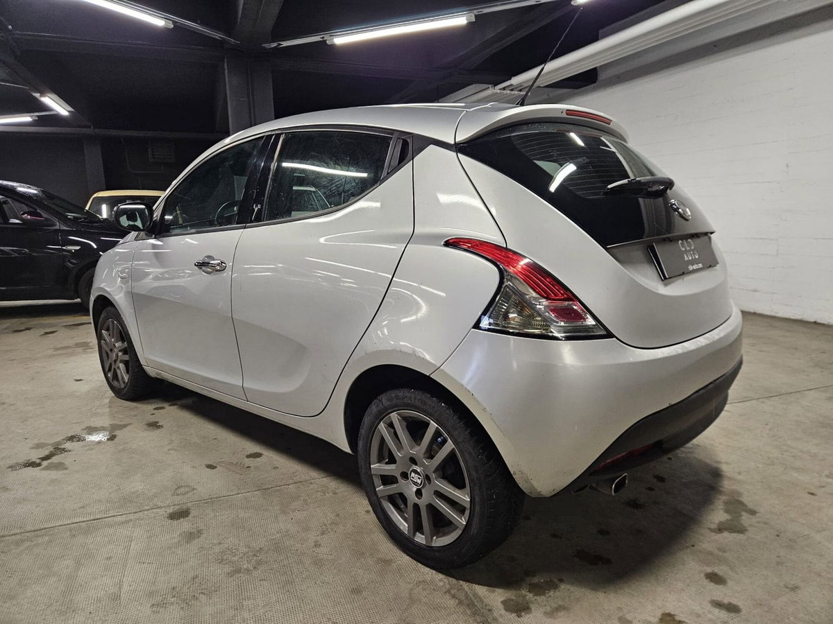 Lancia Ypsilon 1.2 69 CV 5 porte Silver (6)