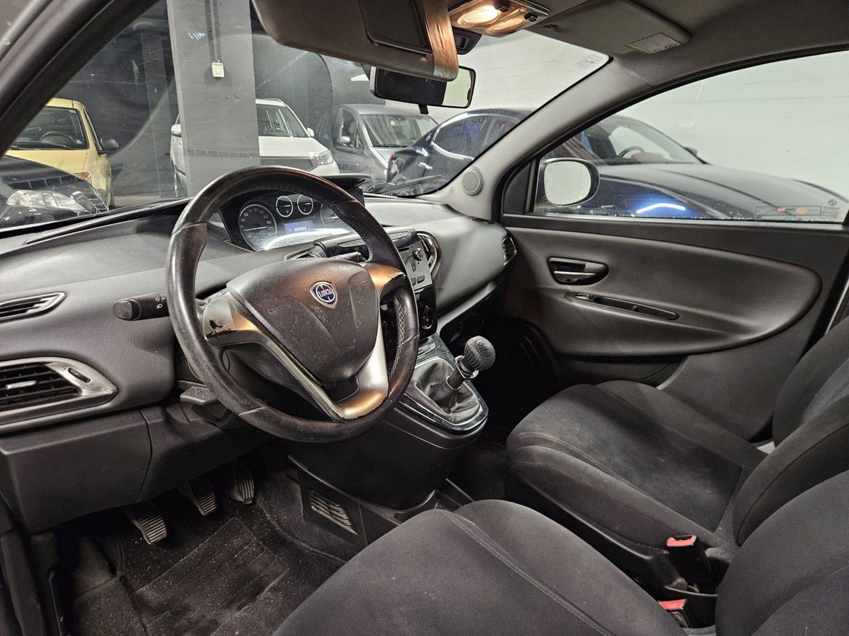 Lancia Ypsilon 1.2 69 CV 5 porte Silver (7)