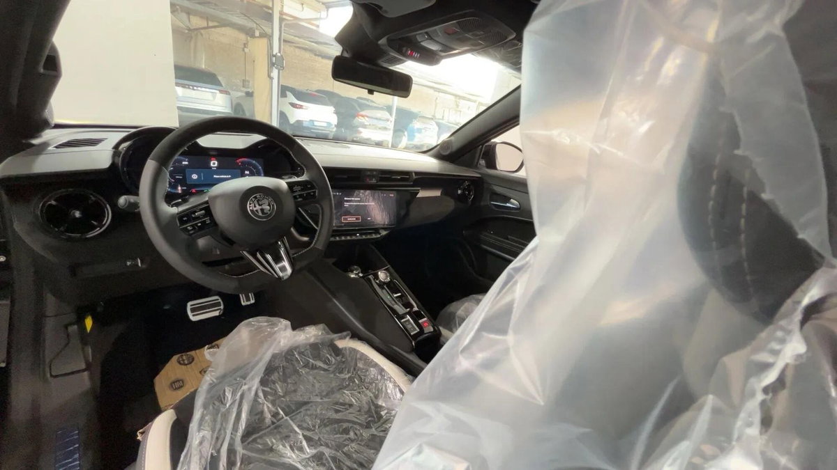 Alfa Romeo Junior 1.2 ibrida Sport Speciale 145cv edct6 (13)