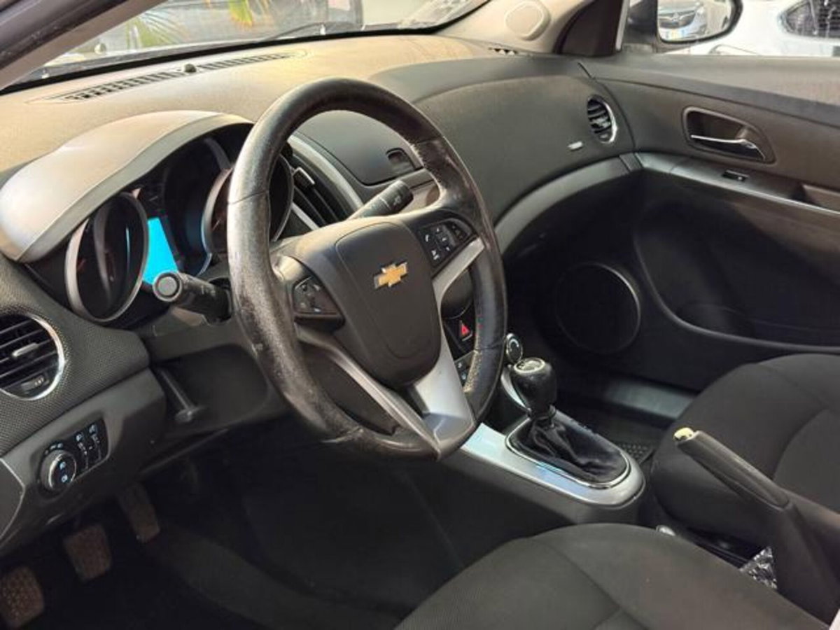Chevrolet Cruze 1.7 Diesel 4 porte LTZ MyLink (17)