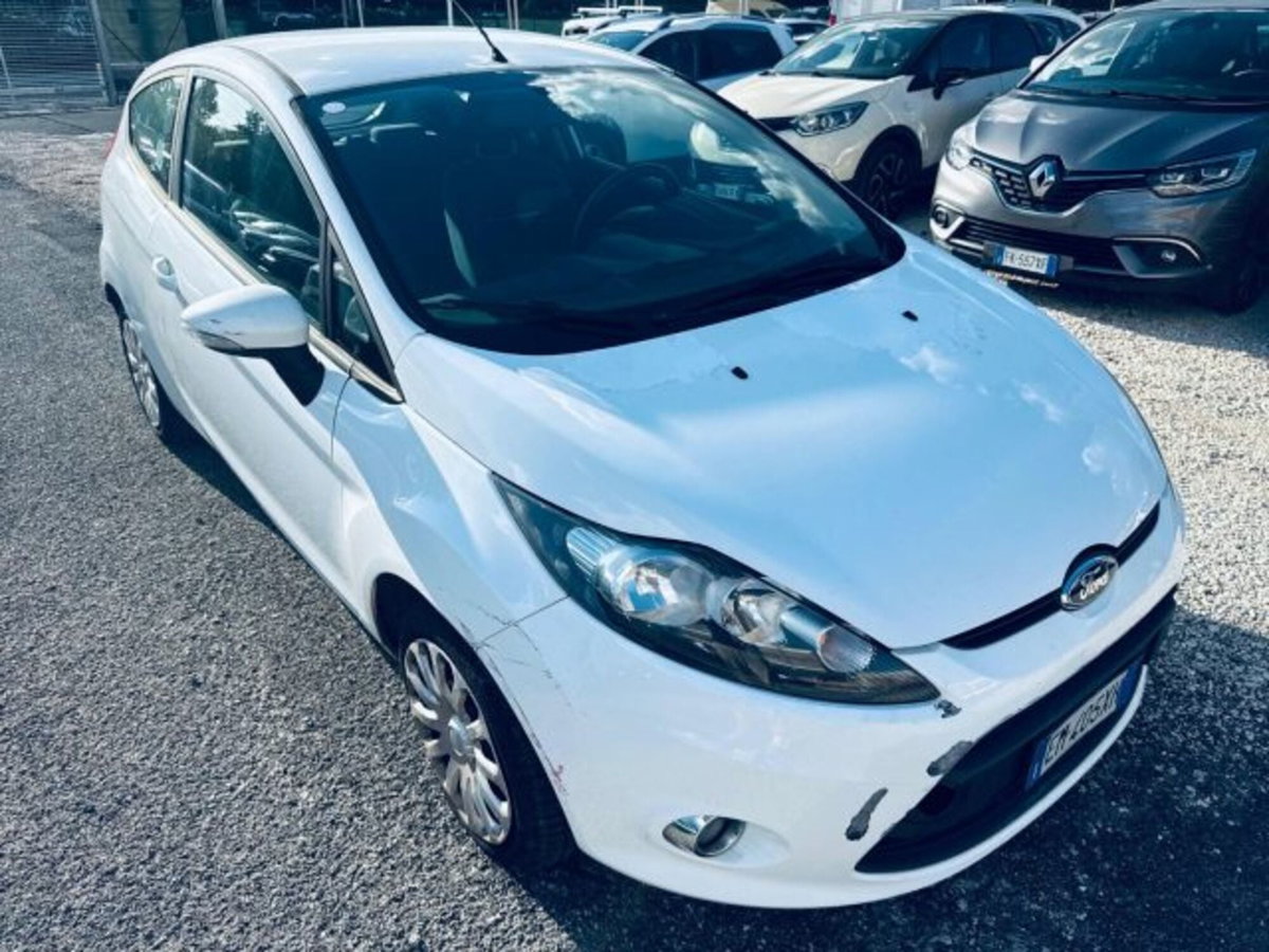 Ford Fiesta 1.4 3 porte Bz.- GPL Titanium (3)