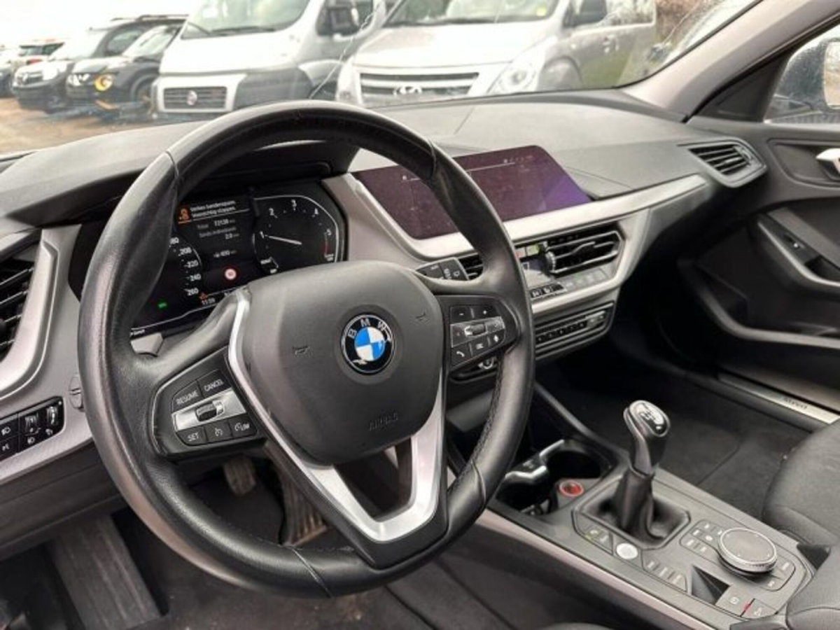BMW Serie 1 116d 2.0 116CV cat 5 porte Attiva DPF (5)