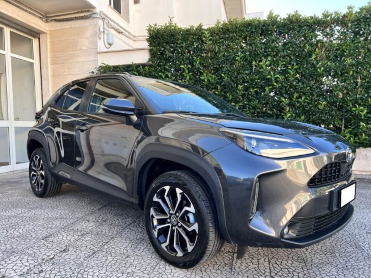 Toyota Yaris Cross 1.5h GR Sport Black Sky fwd 116cv e-cvt (2)