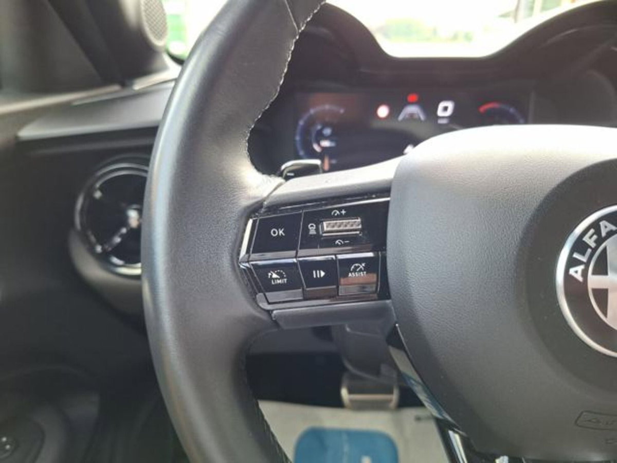 Alfa Romeo Junior 1.2 ibrida Speciale 145cv edct6 (13)