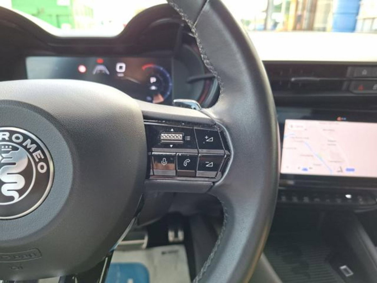 Alfa Romeo Junior 1.2 ibrida Speciale 145cv edct6 (14)