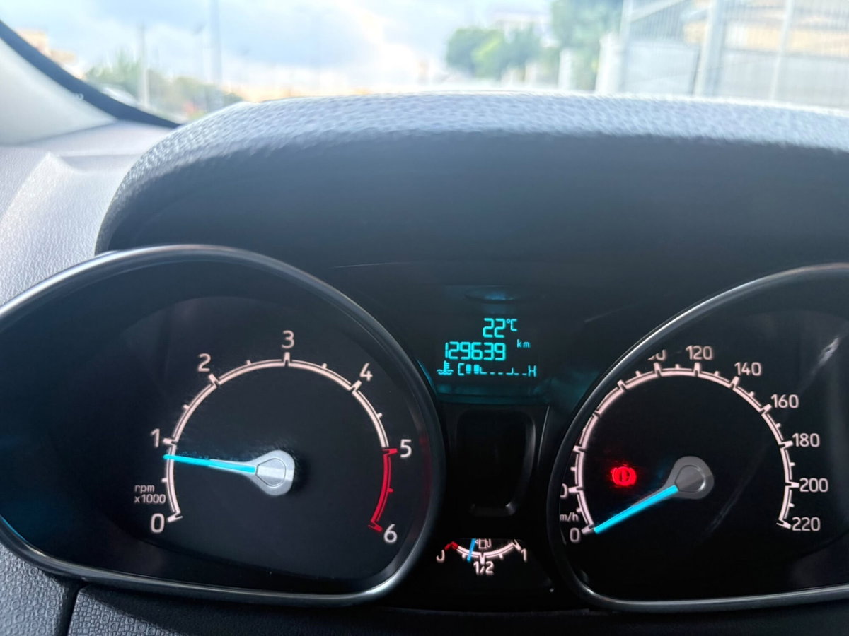 Ford EcoSport 1.5 TDCi 95 CV Titanium S (12)