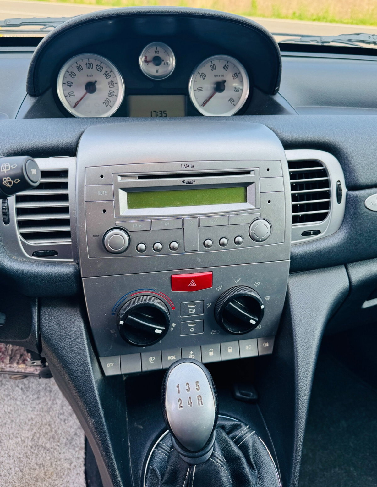 Lancia Ypsilon 1.2 Platino (11)