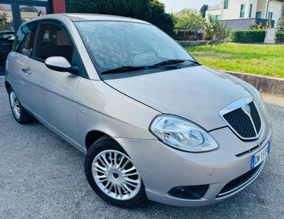 Lancia Ypsilon 1.2 Platino (2)