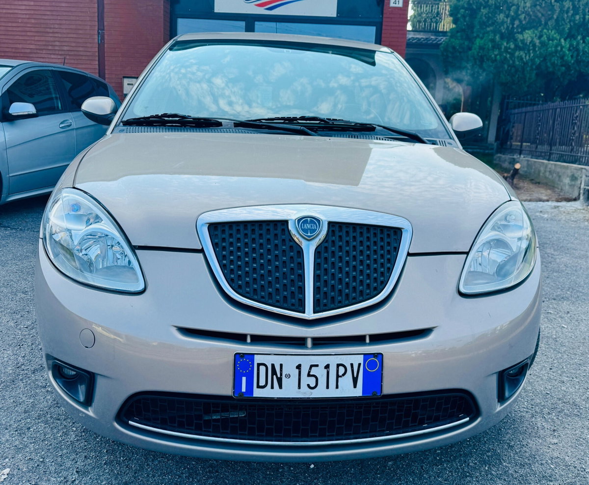 Lancia Ypsilon 1.2 Platino (3)