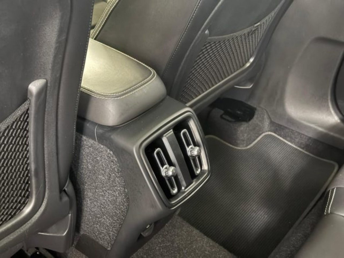 Volvo XC40 D4 AWD Geartronic R-design (11)