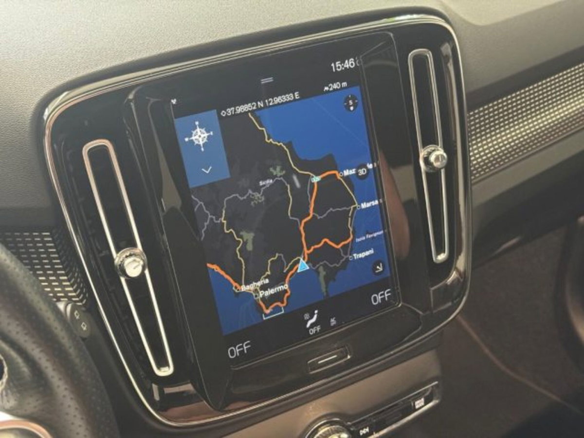 Volvo XC40 D4 AWD Geartronic R-design (19)