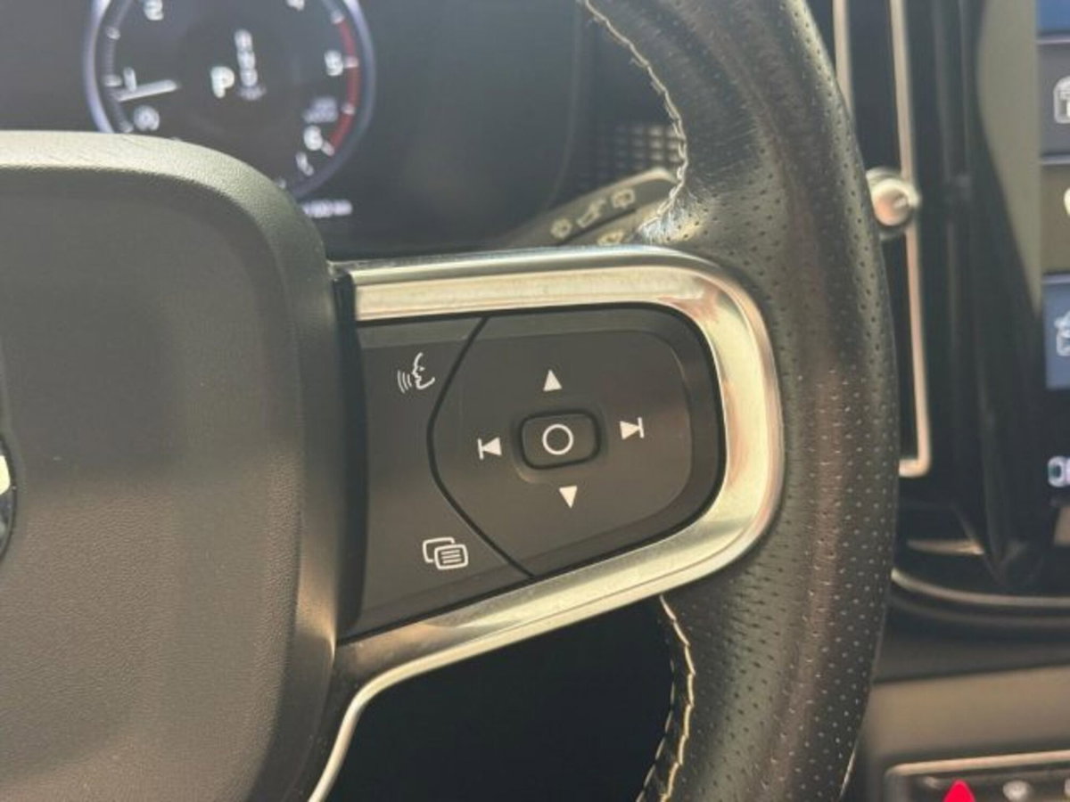 Volvo XC40 D4 AWD Geartronic R-design (20)