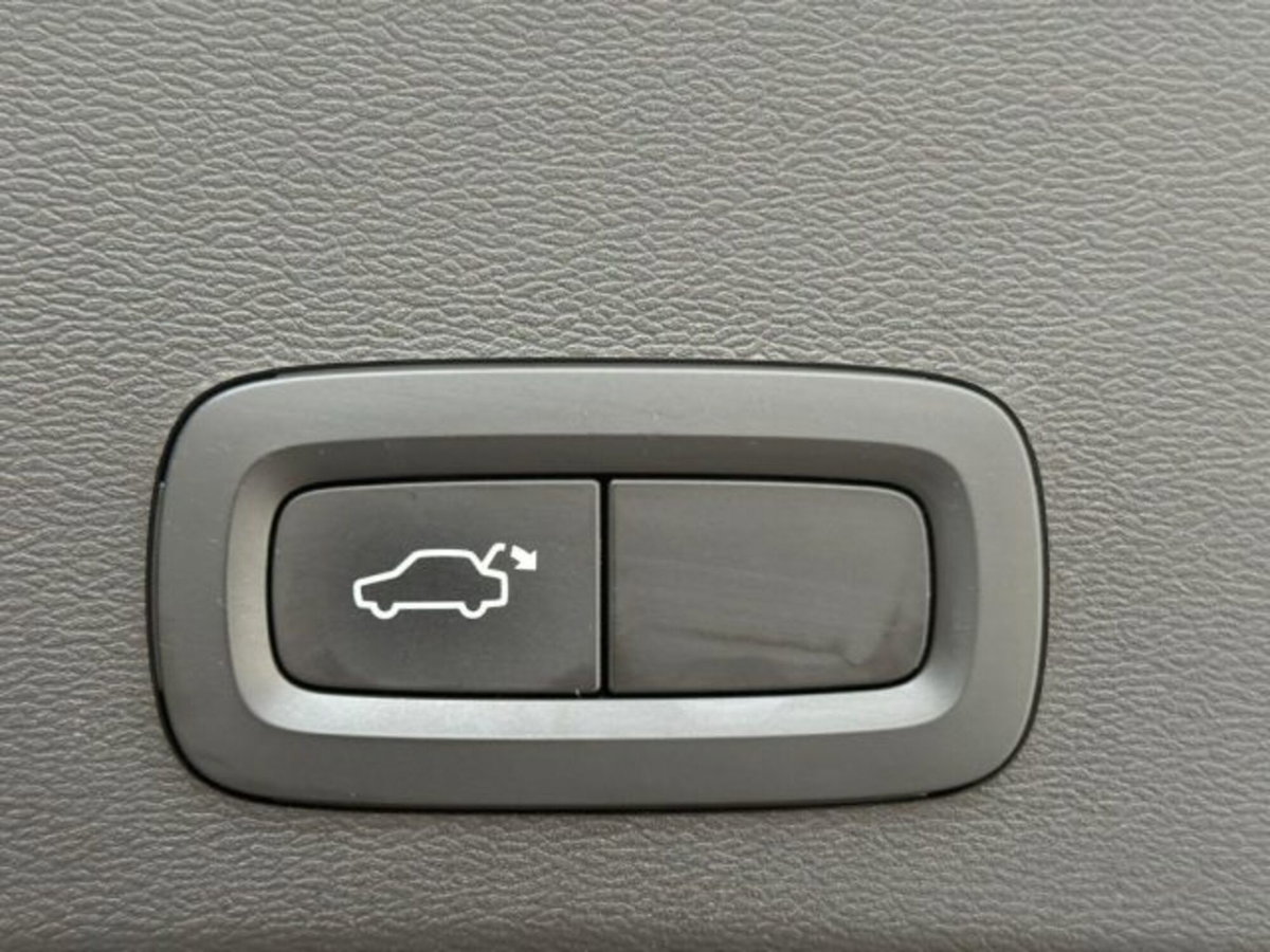 Volvo XC40 D4 AWD Geartronic R-design (8)