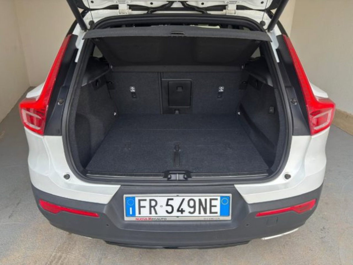 Volvo XC40 D4 AWD Geartronic R-design (9)